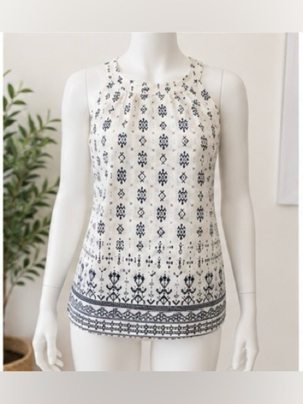 Skies Are Blue Sleeveless Boho Print Tank Top Medium Ivory Navy Geometric